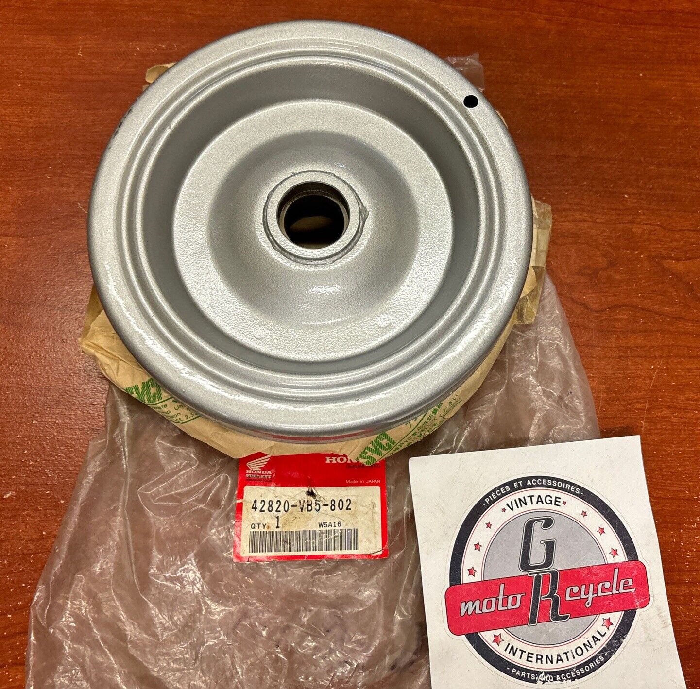 NOS Honda HRC215 HRC216 K1 PROPELLED WHEEL HUB 42820-VB5-802 H154