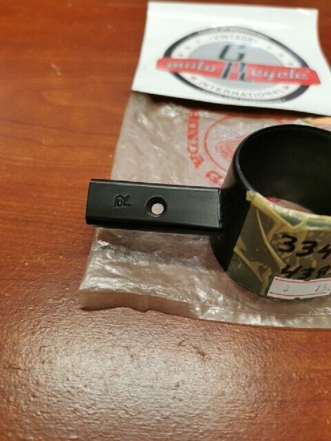 NOS Honda CB750F CB900F RIGHT FRONT TURN SIGNAL BRACKET 33471-438-730 H69