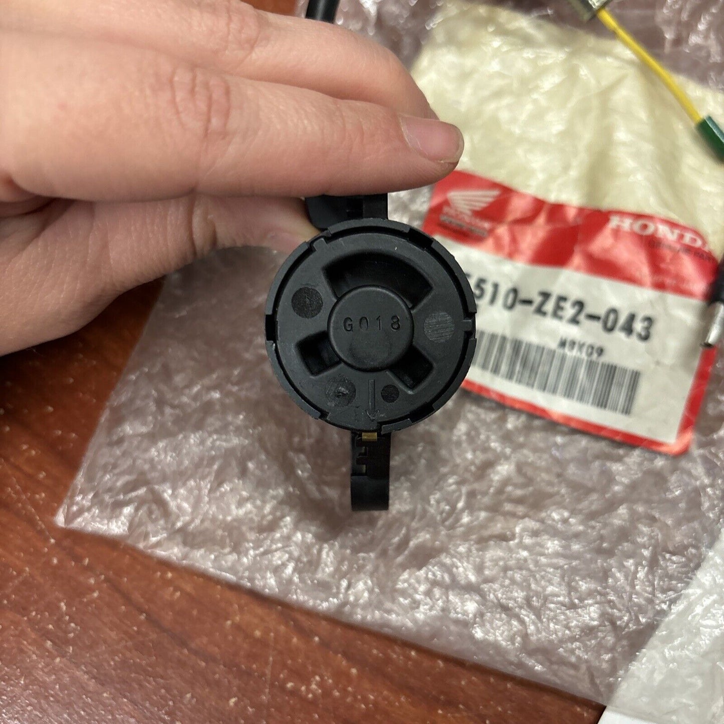 NOS Honda GX160 GX240 OIL LEVEL SWITCH 15510-ZE2-043 SUB 15510-ZE2-053 H153