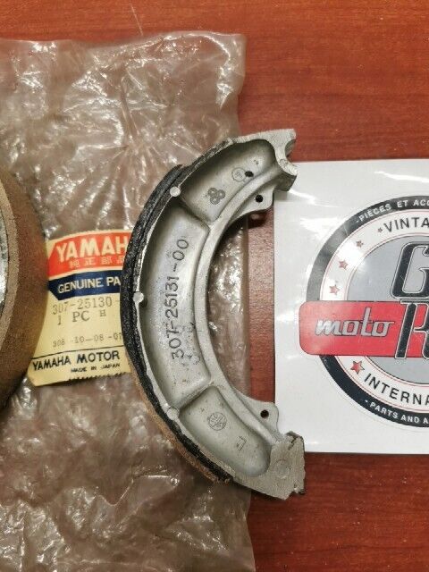 NOS Yamaha RD125 BRAKE SHOE KIT OF 2 307-25130-00 SUB 21L-W2535-00-00 Y125