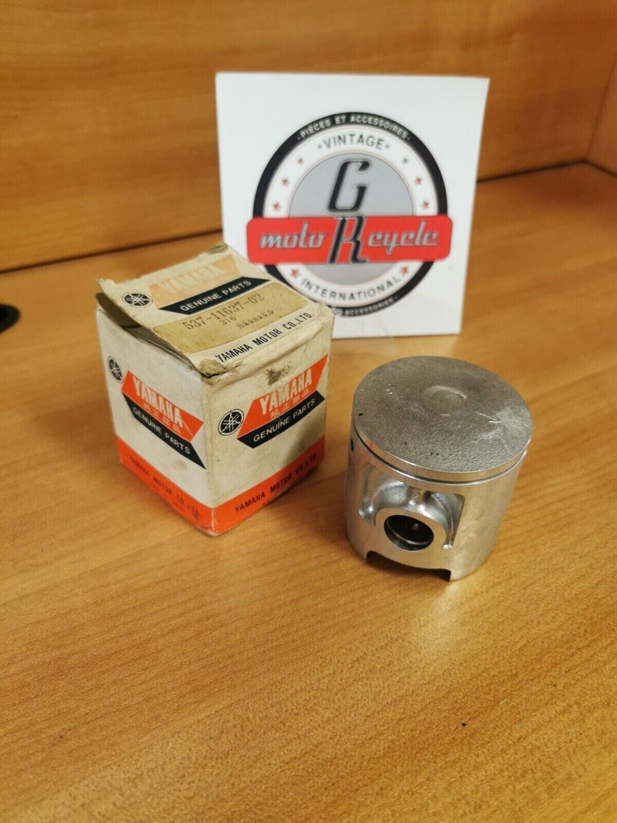 NOS YAMAHA YZ125 1974 - 1977  PISTON 3 O/S 0.75   537-11637-02-00    Y46