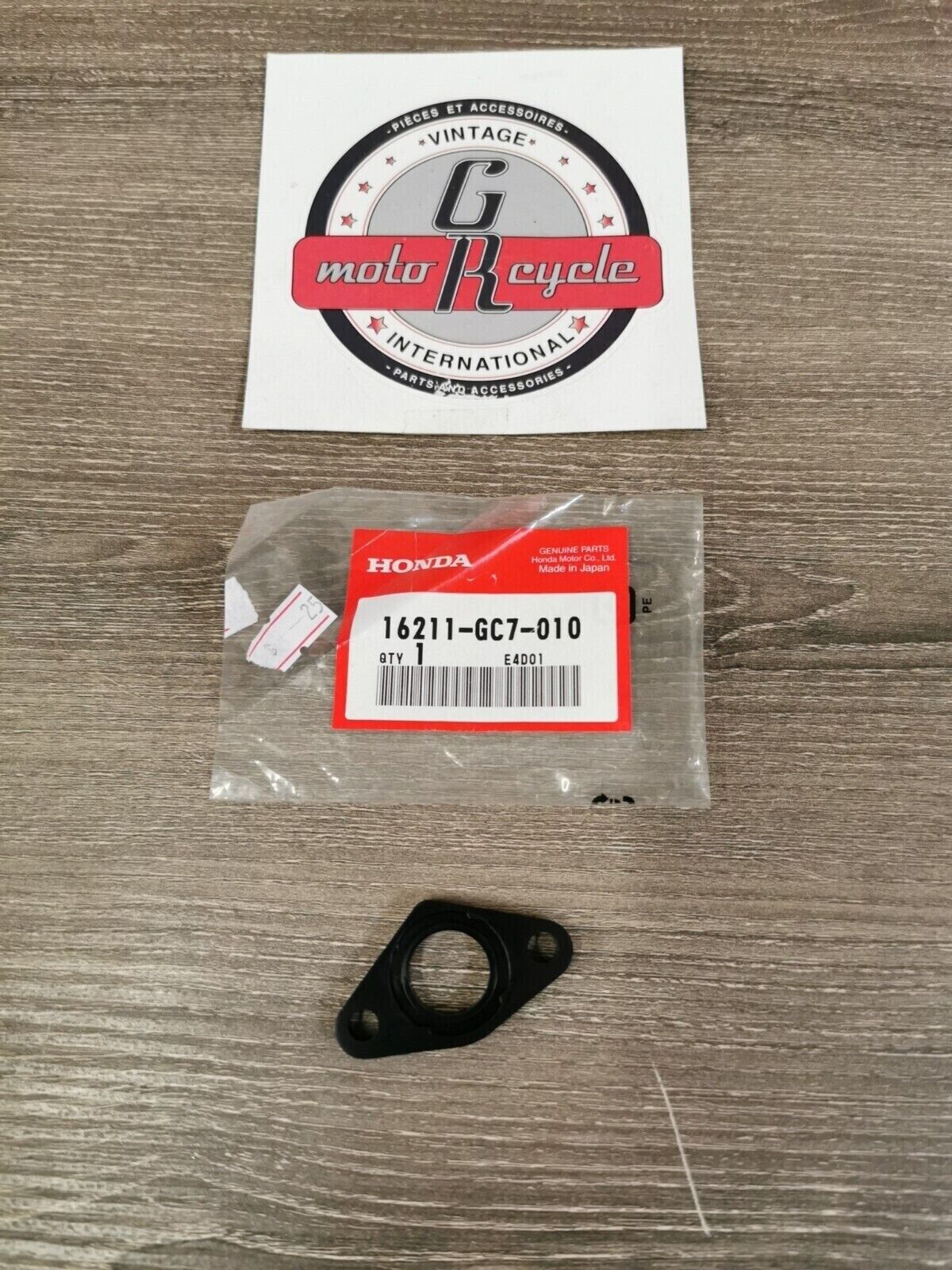NEW NOS HONDA CT70 XR70R 1992 - 2009 CARBURETOR INSULATOR 16211-GC7-010 H48