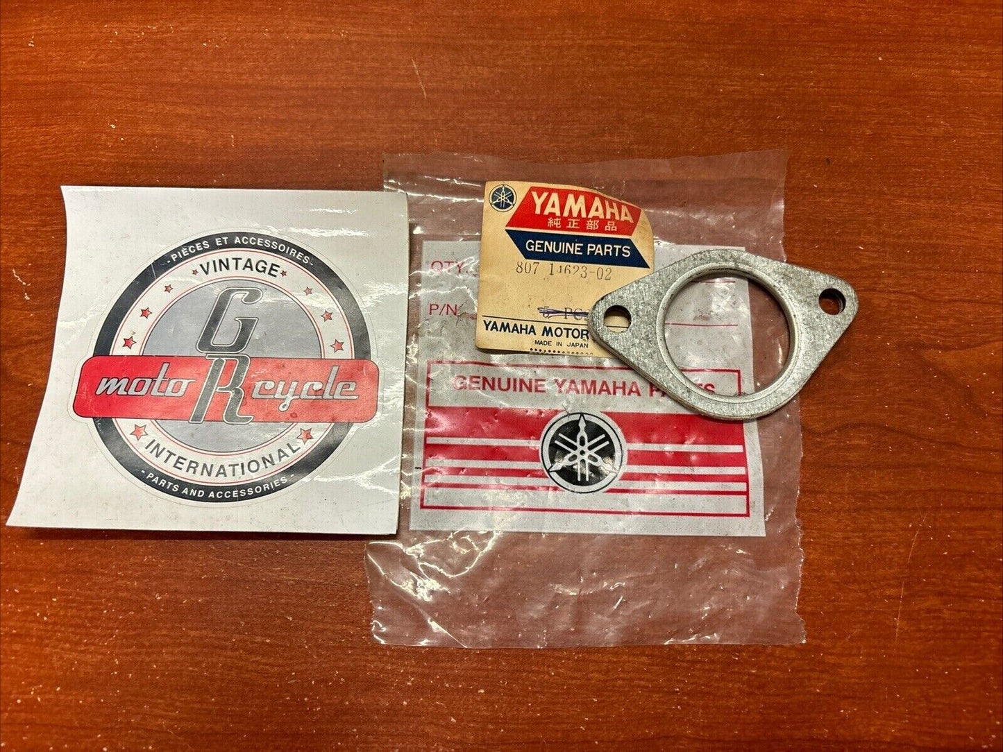 NOS Yamaha EXHAUST PIPE GASKET 807-14623-02-00 Y177