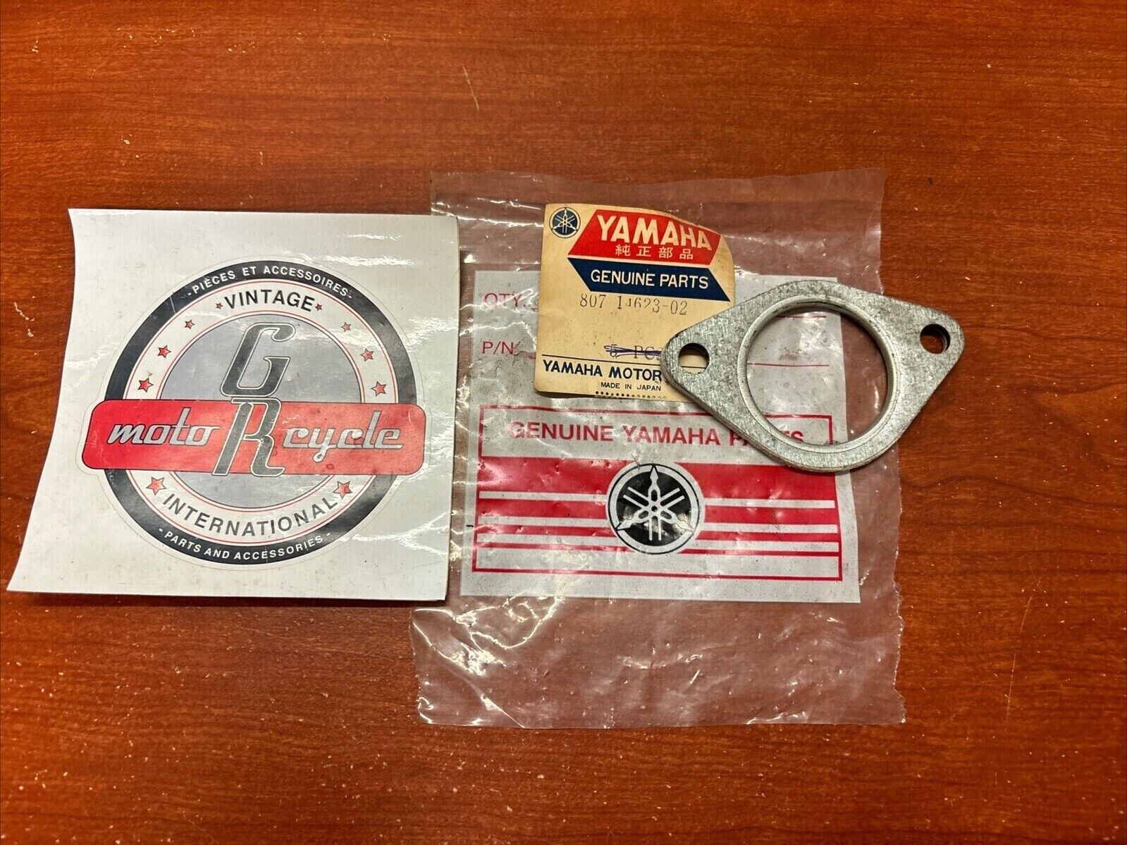 NOS Yamaha EXHAUST PIPE GASKET 807-14623-02-00 Y177