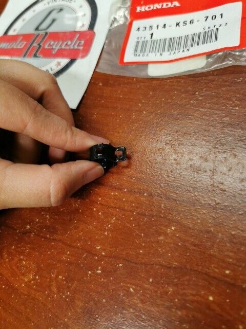 NOS Honda CB1000 F R CB1300 A MASTER CYLINDER OIL HOSE CLAMP 43514-KS6-701 H152