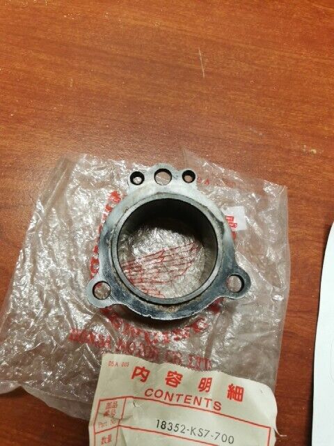 NOS Honda 1986 - 1987 CR250R EXHAUST PIPE JOINT 18352-KS7-700 H80