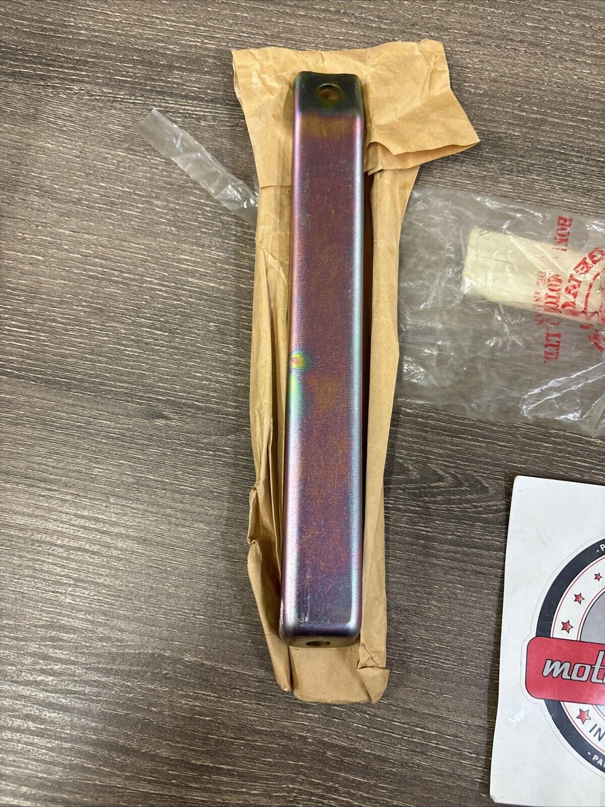 NOS Honda TRX200 TRX250 REAR CARRIER SUPPORT 81302-VM5-000 H119