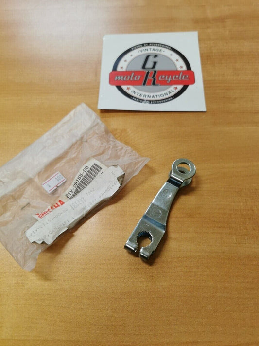 NOS YAMAHA   YTM225  1986   Lever  Camshaft 1   21V-25155-00-00   Y44
