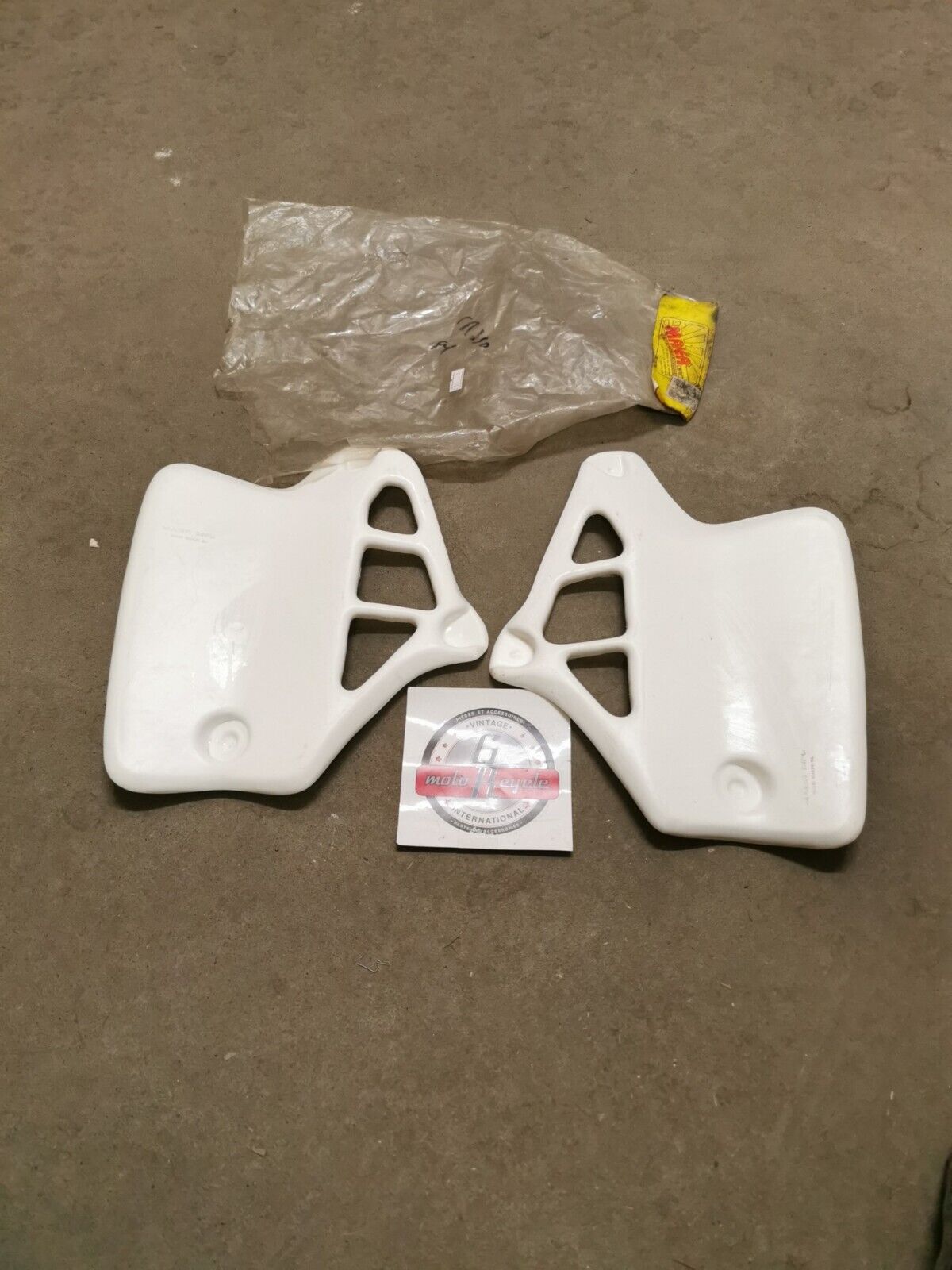 NOS MAIER HONDA CR250 1984  RADIATOR SCOOPS SHROUDS Kit 60011 J42