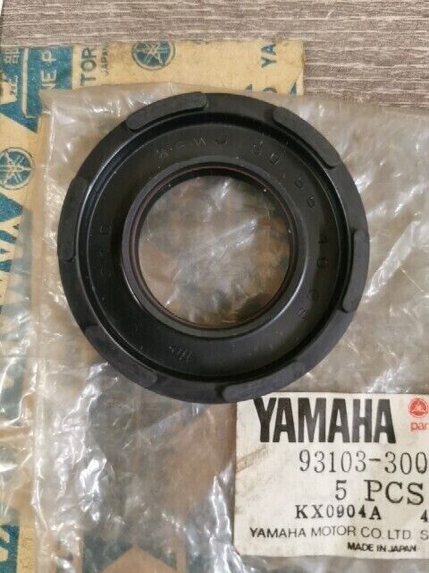 NOS YAMAHA IT250F IT400F MX250B DT400C YZ490 YZ250N OIL SEAL 93103-30092-00 Y159