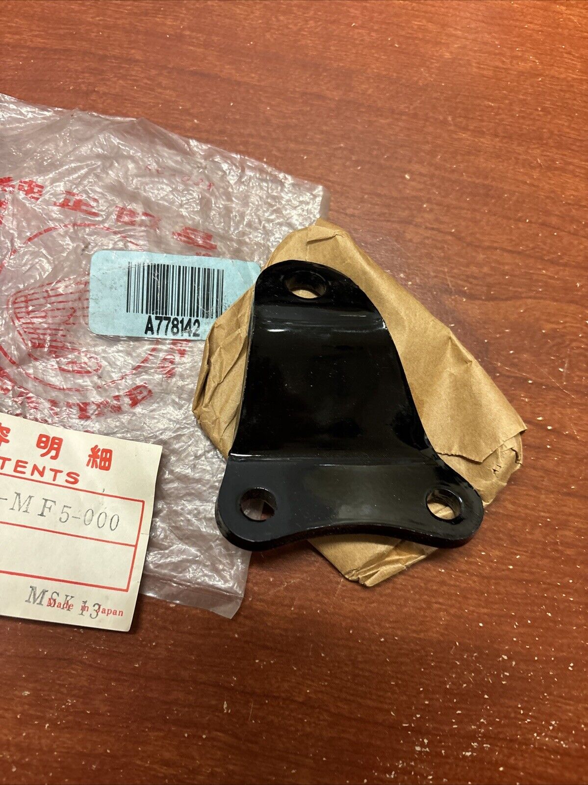 NOS Honda VT500C VT500FT LEFT FRONT ENGINE HANGER BRACKET 50176-MF5-000 H170