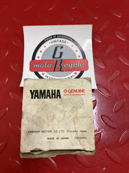 NOS Yamaha IT175 1977 - 1978 PISTON 3 O/S 0.75 1W2-11637-10-00 Y17