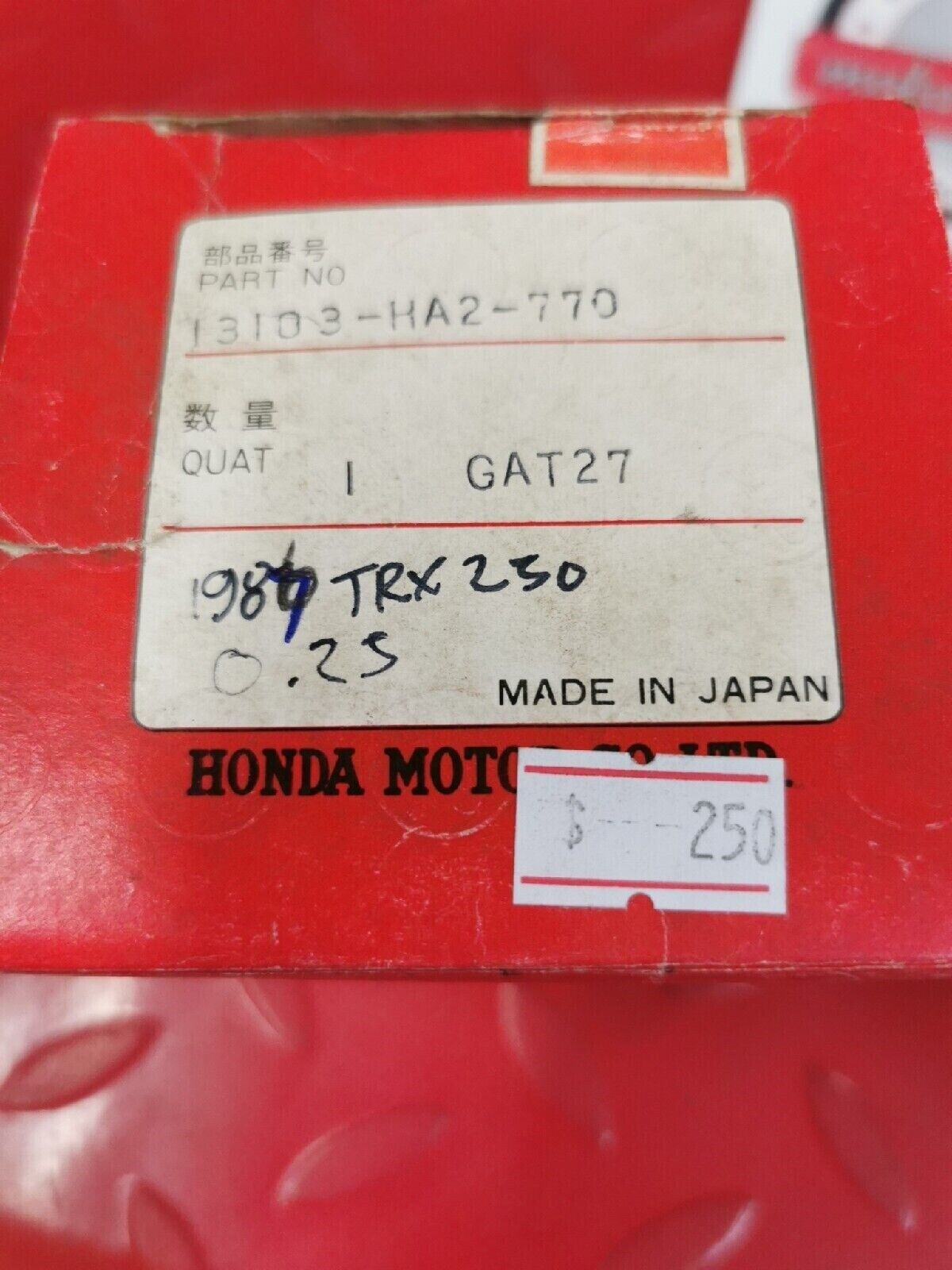 NOS HONDA TRX250R 1987  PISTON  OVER SIZE 0.25 13103-HA2-770  H40