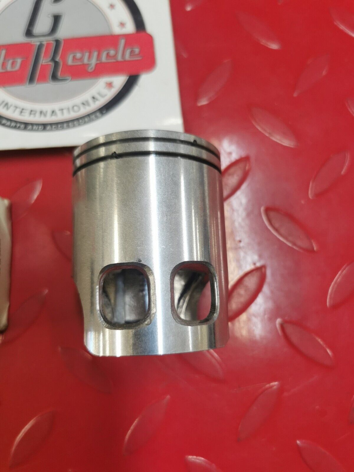 NOS YAMAHA RD250 1976 1977 Yamaha Piston 0.75mm 3rd Oversize 1A0-11637-00 Y27