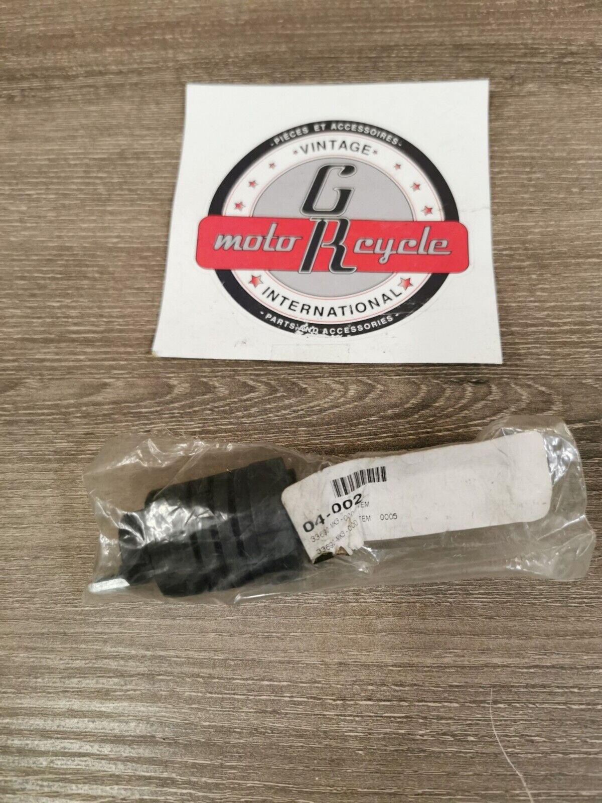 NOS Honda VF700C 1985 1986 STAY RR TURN SIGNAL 04-002 J27