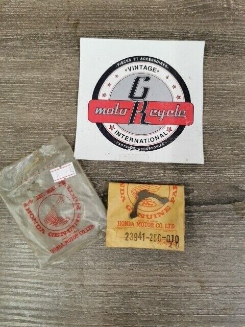 NOS HONDA C70 CS71 1958 - 1960 C72 C75 CS76 C77  COTTER GEAR 23941-250-010  H77