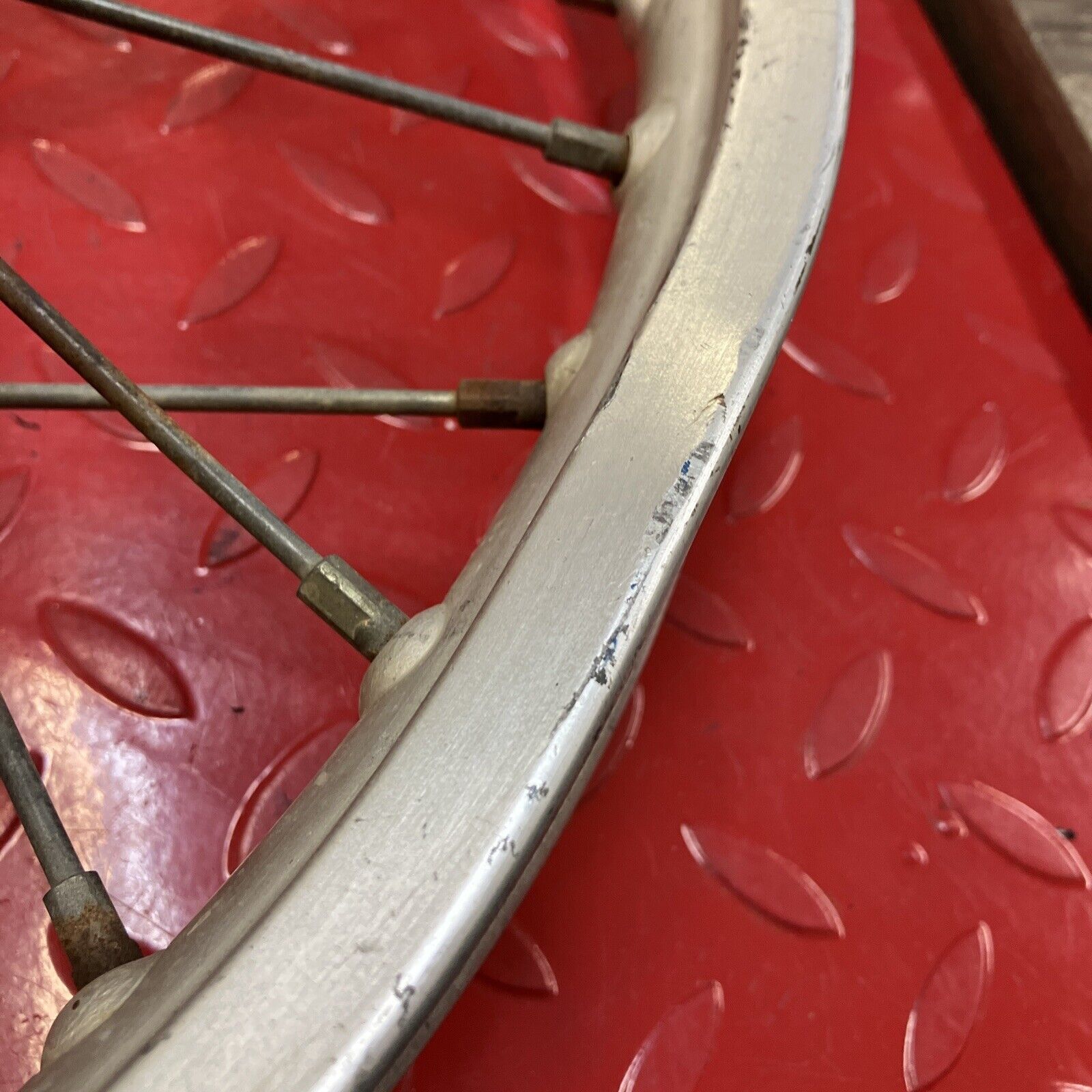 Yamaha YZ125 1978 front wheel hub rim 1K7-25111-10-98
