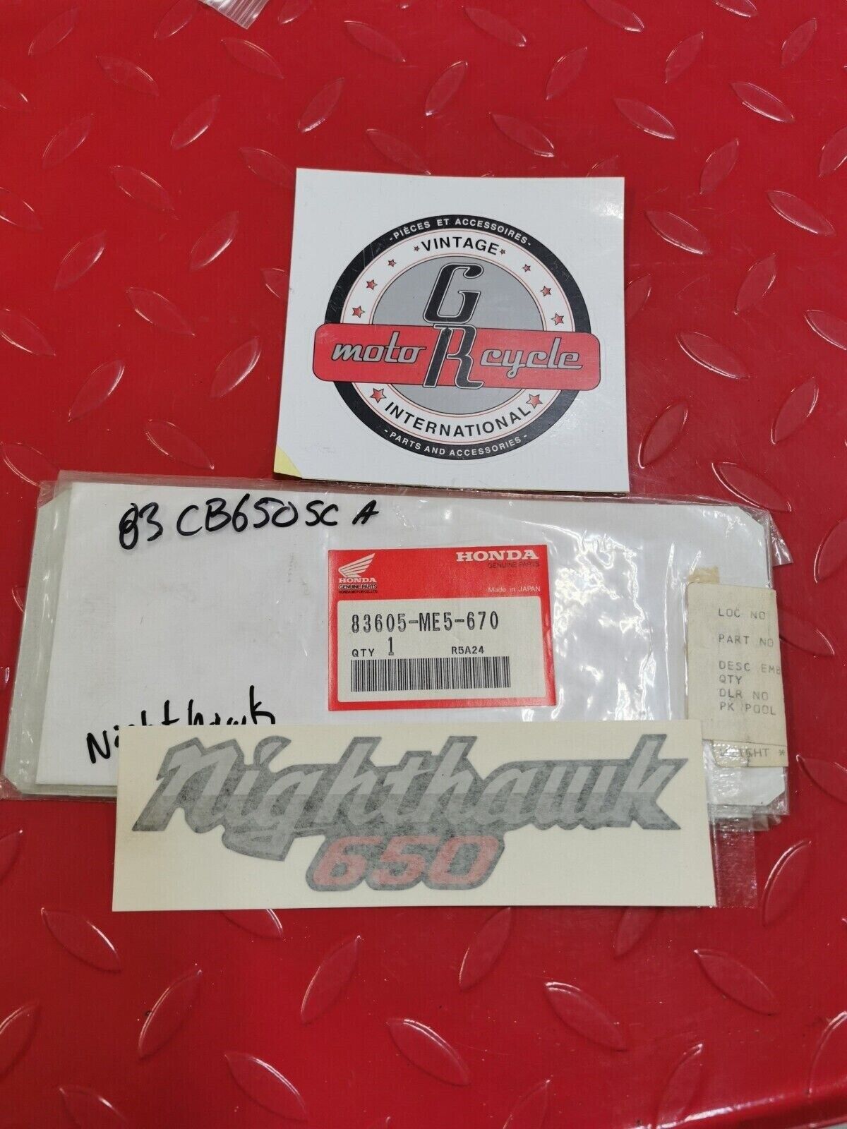 NOS Honda 1983 CB650SC EMBLEM R. SIDE COVER (A.M.) 83605-ME5-670 H10