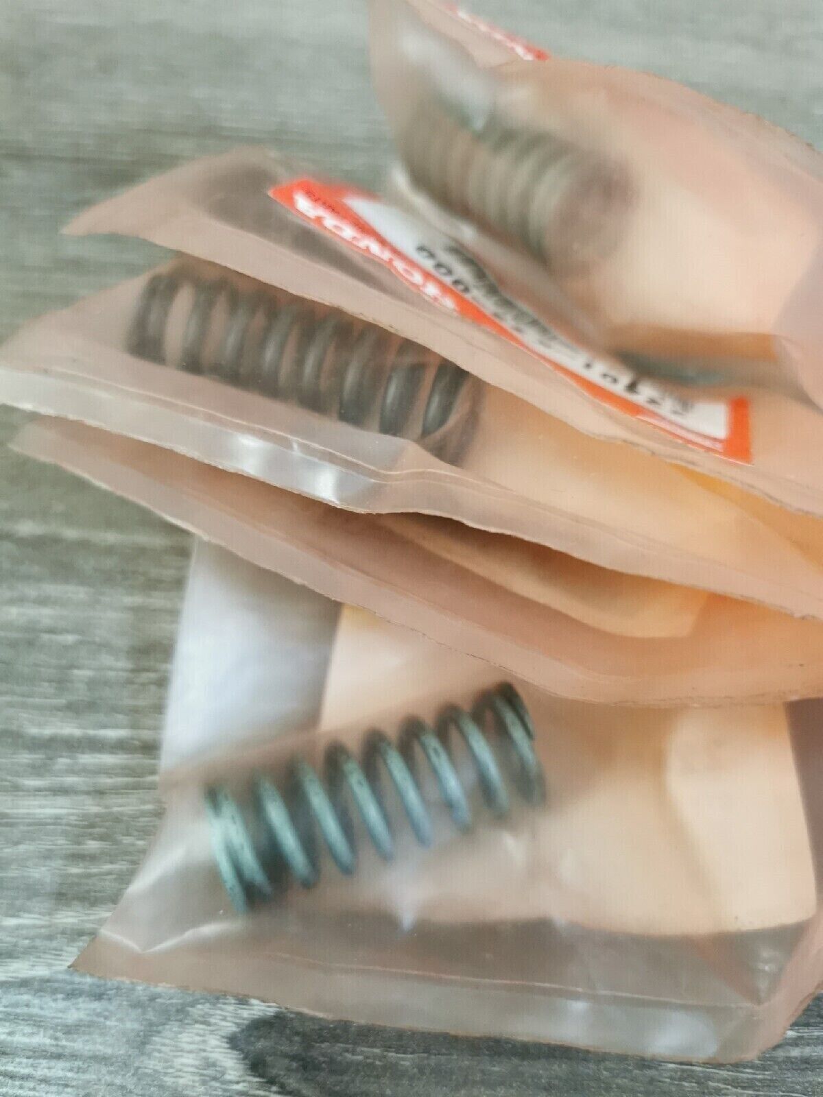 NOS HONDA VFR750 VF700 NT650 CLUTCH SPRING  QYT6 22401-KZ3-000 H41