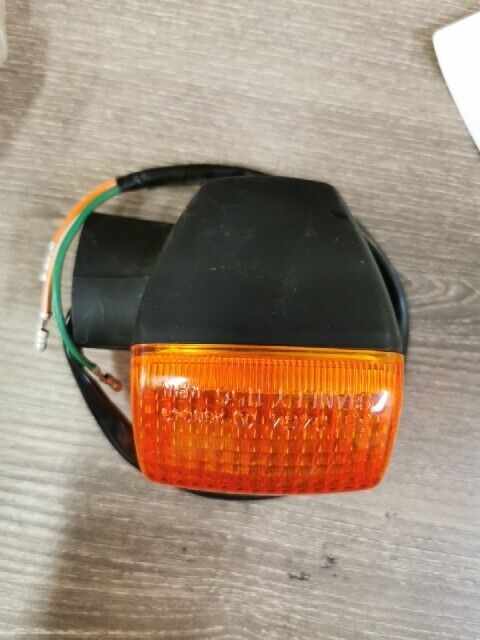 NOS HONDA VF700F VF750F 1983 1984 TURN SIGNAL WINKER L FR 33450-MB2-671 H83