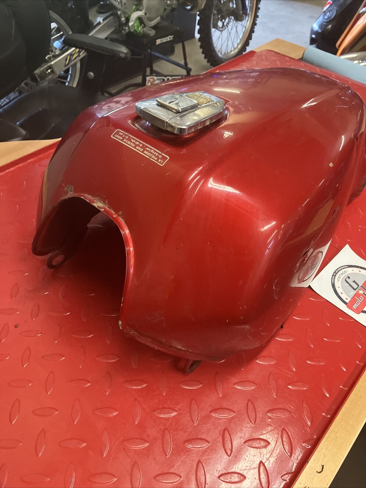 Honda VF700S 1984 sabre 700 Fuel tank gas petrol reservoir