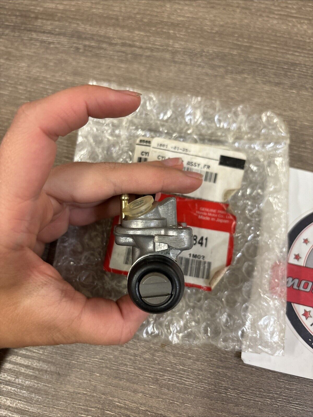 NOS Honda 1993 - 2000 TRX300 RIGHT FRONT WHEEL CYLINDER 45350-HC4-841 H120