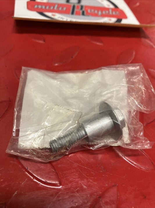 NOS KAWASAKI AIR FILTER BOLT 92151-1686 K13