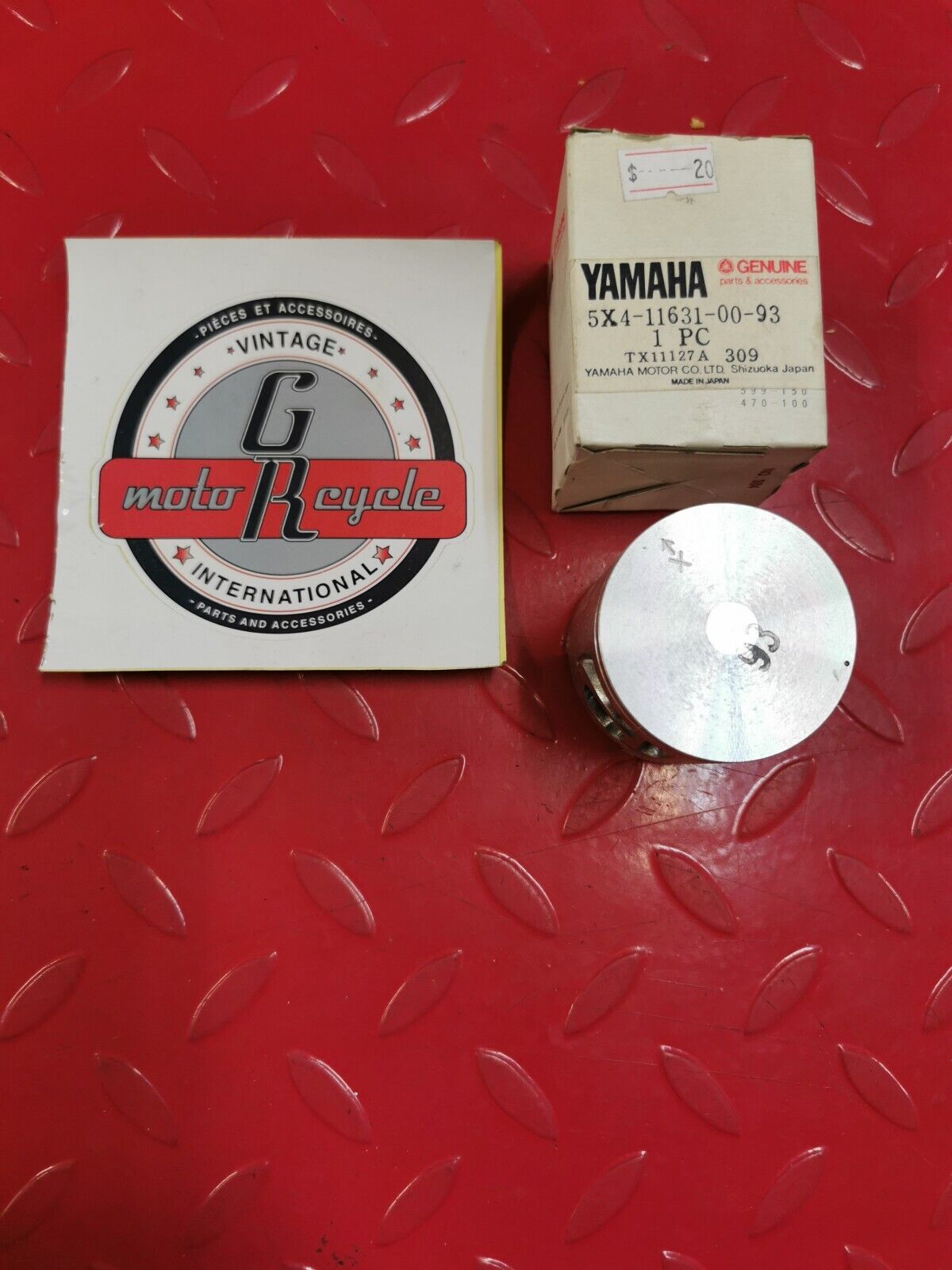 NOS YAMAHA YZ125 1982 PISTON STD 5X4-11631-00-93 Y34