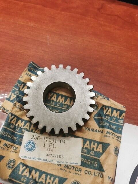 NOS Yamaha XS650 3RD WHEEL GEAR 256-17231-04-00 Y153