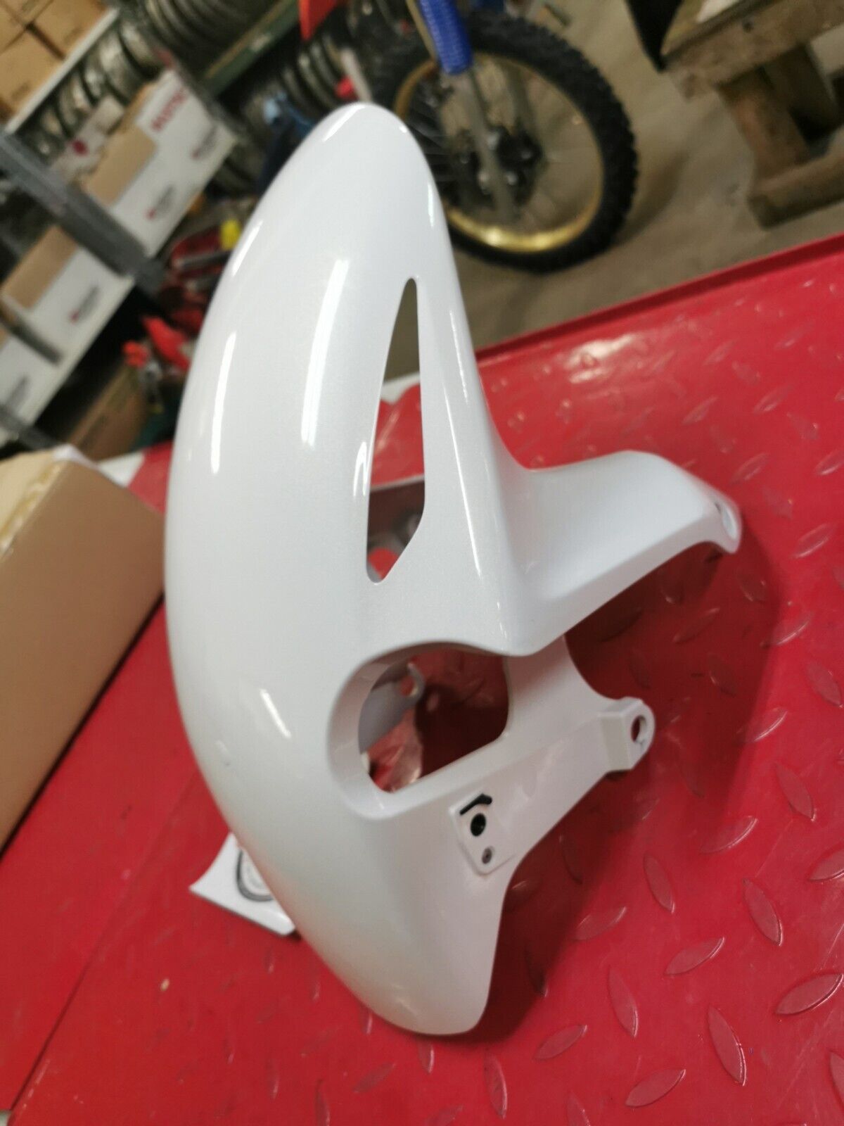 NOS Honda 2009 2012 CBR1000R FRONT FENDER PEARL WHITE 61100-MFL-000ZA HB1