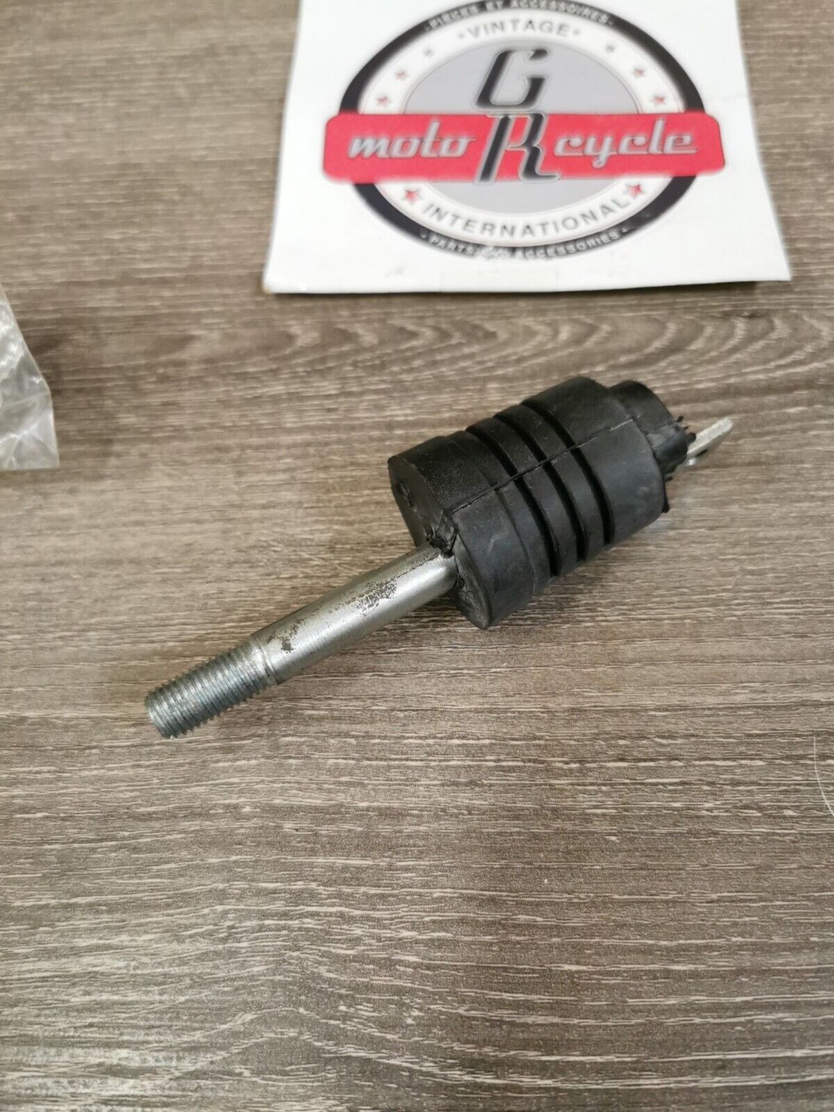 NOS Honda VF700C 1985 1986 STAY RR TURN SIGNAL 04-002 J27