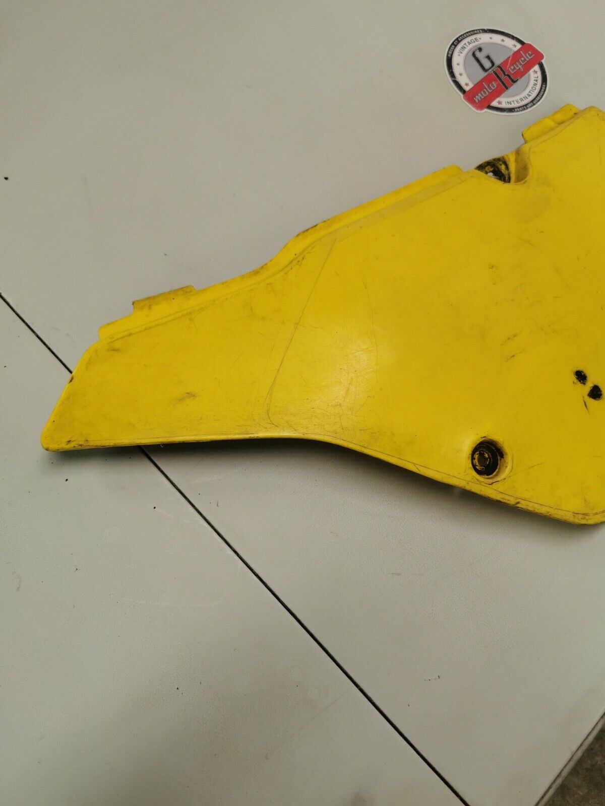 Suzuki RM125 1991 left side cover panel number plate 47211-27C00-25Y