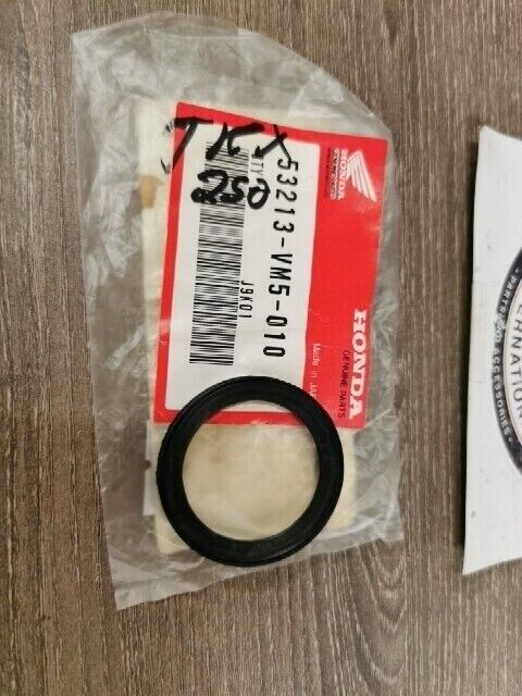 NOS HONDA ATV TRX200 TRX250 1984 - 1987 DUST SEAL STEERING 53213-VM5-010  H105