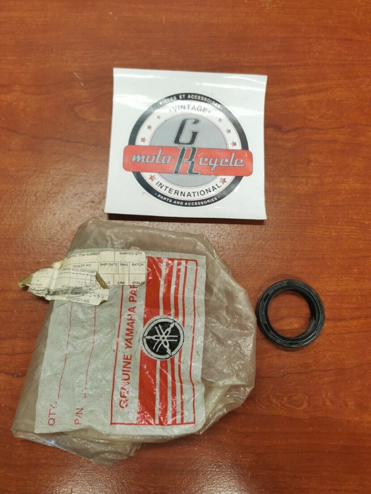 NOS Yamaha OIL SEAL 1W1-23145-L0-00 SUB. 48Y-23145-00-00 Y71