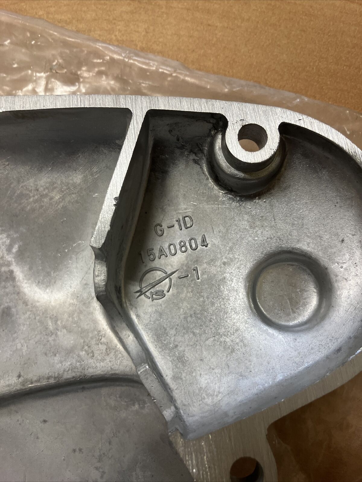 NOS YAMAHA YGS1 YG1 1964 - 1966 COVER CARBURETOR  126-15413-00-00  Y37