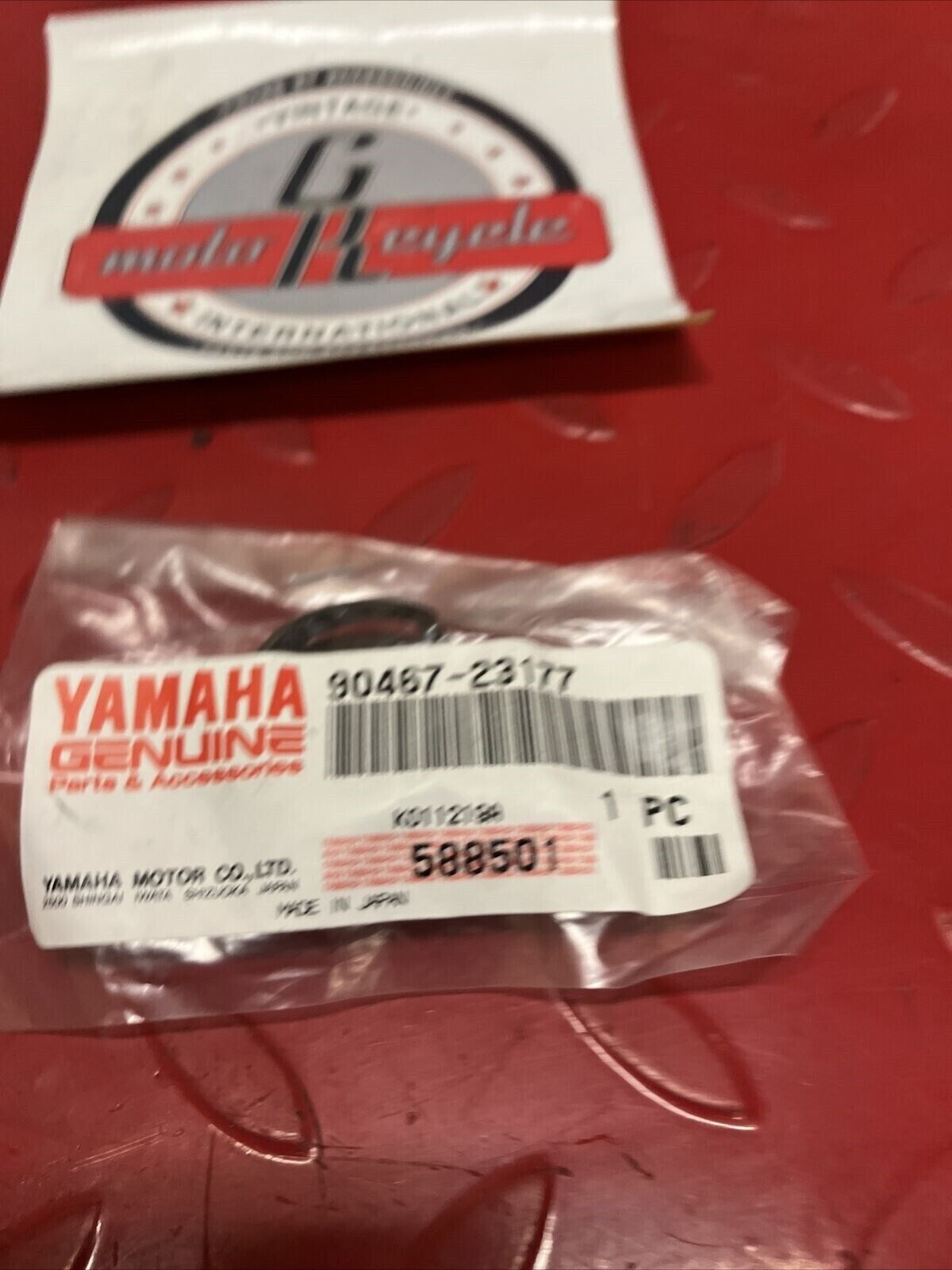 NOS YAMAHA CLIP CLAMP 90467-23177-00 Y67