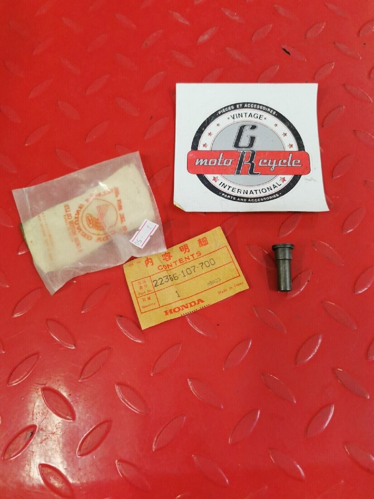 NOS HONDA CB125 1975  GUIDE PIN 22366-107-700 H39