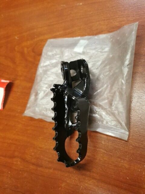 NOS Honda 1992 CR125R LEFT FOOTPEG FOOTREST 50642-KZ4-860 H80