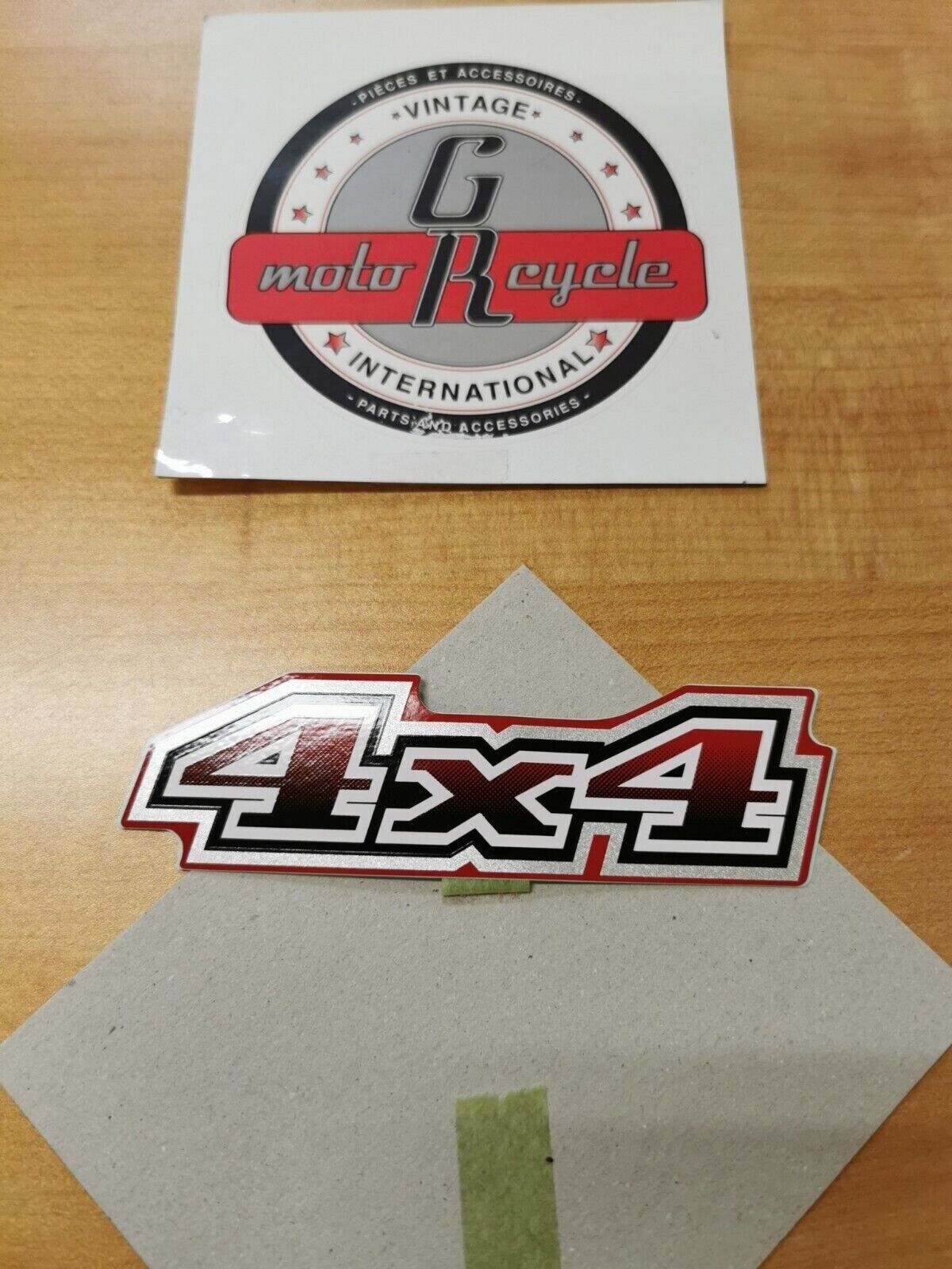 NOS YAMAHA YFM350 2000 - 2002  EMBLEM 2   4KB-2163H-00-00 Y49