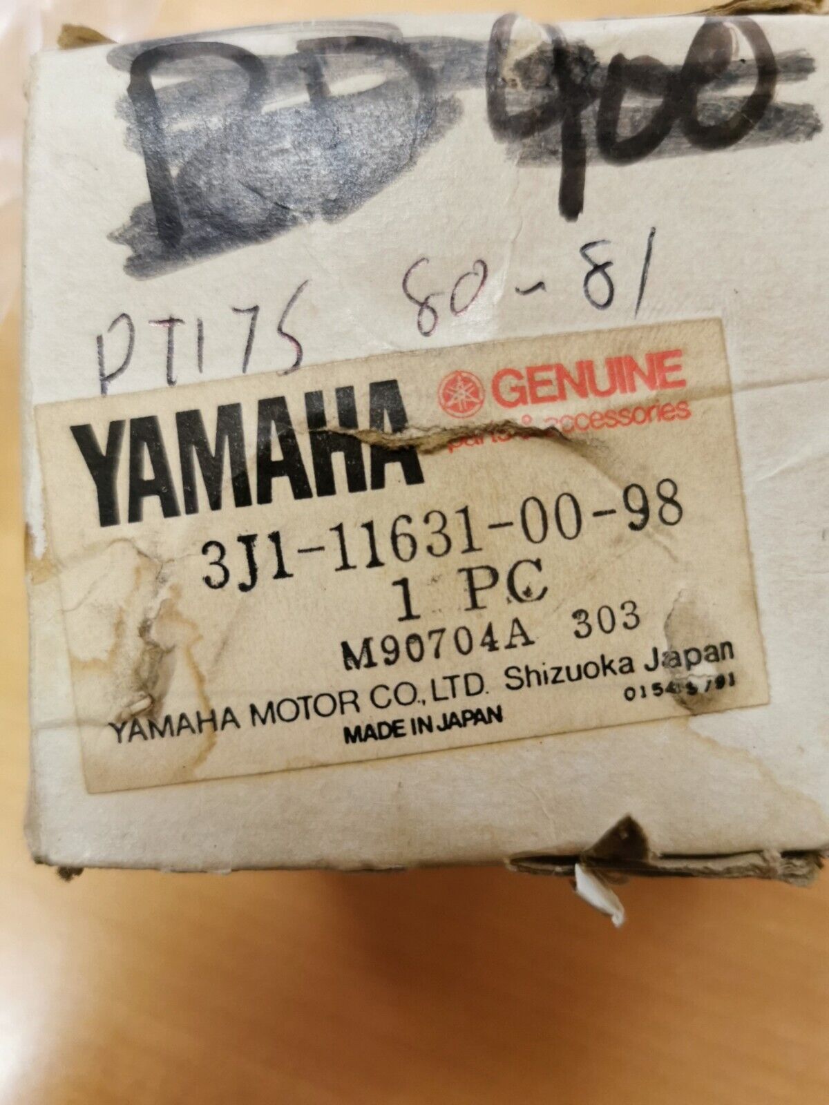 NOS YAMAHA DT175 1980 1981  PISTON STD  3J1-11631-00-98   Y45