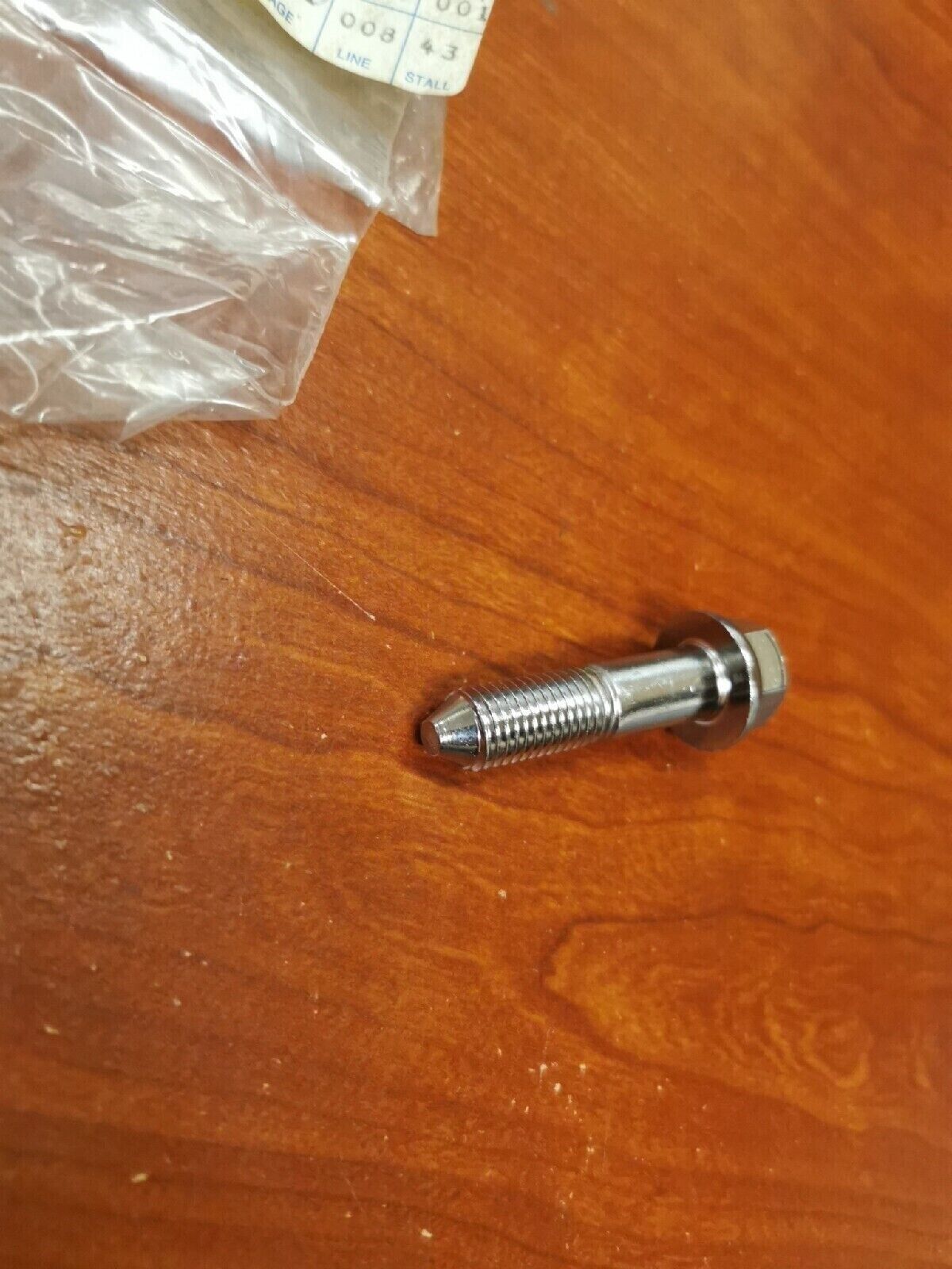 NOS Yamaha XVZ1200 WASHER BASED BOLT 90105-10270-00 Y68