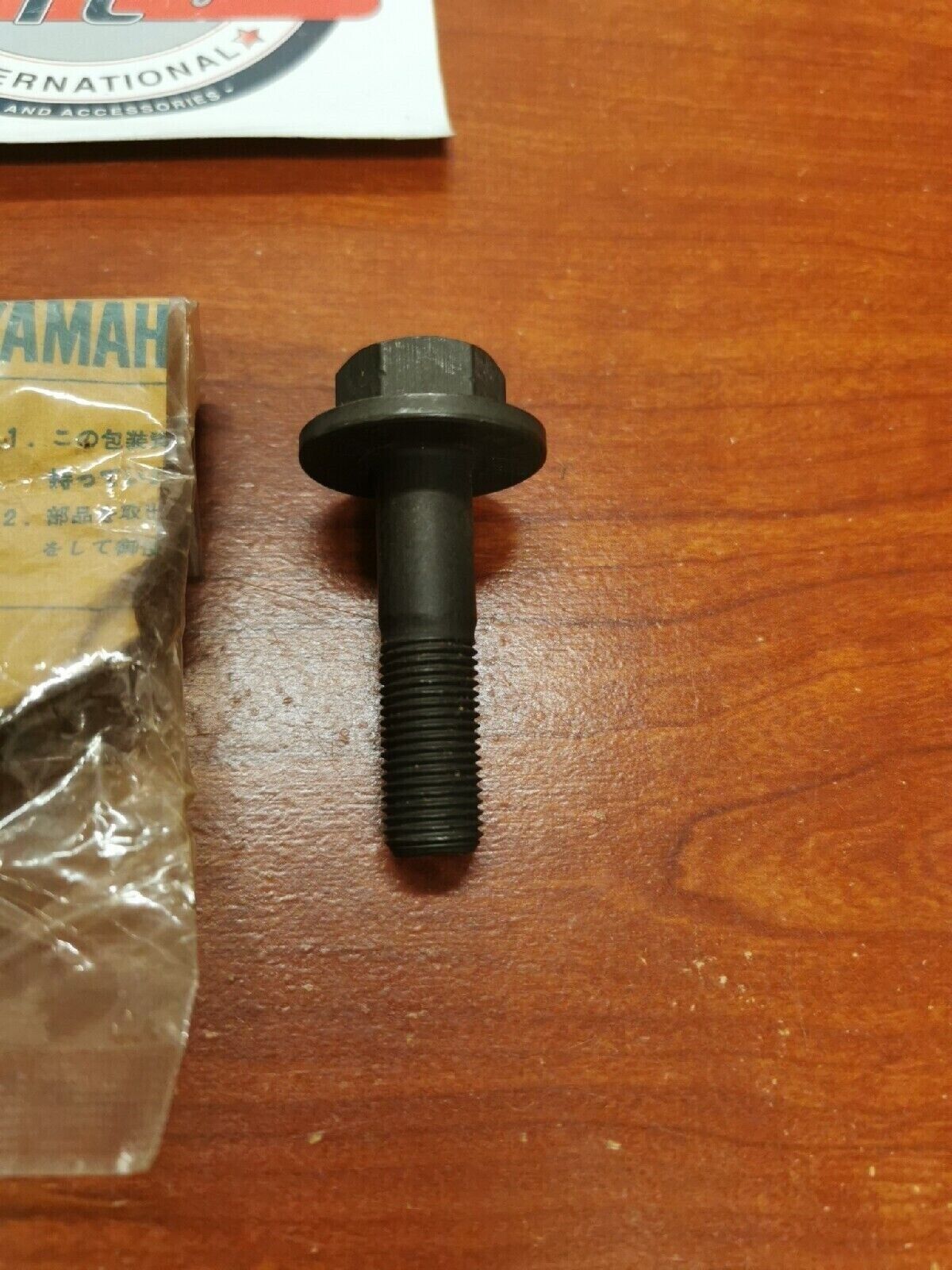 NOS Yamaha XVZ1200 XVZ12 WASHER BASED BOLT 90105-12318-00 Y71