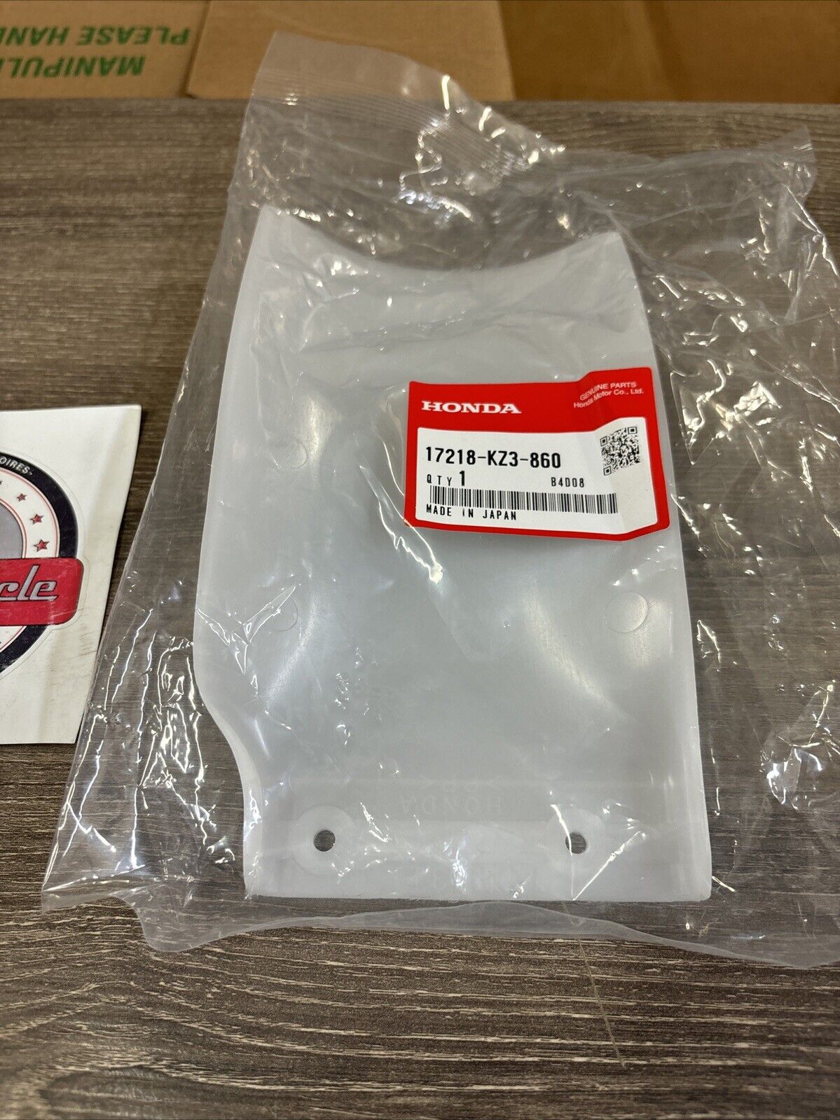 NOS Honda CR125R CR250R AIR CLEANER HOUSING SPLASH GUARD 17218-KZ3-860 H137