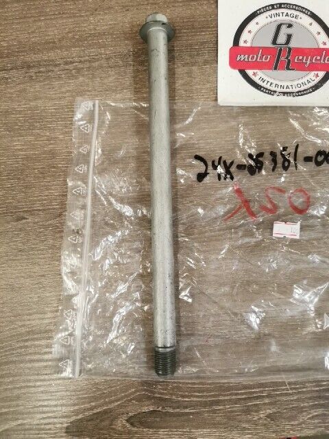 NOS YAMAHA YZ125L YZ125N 1984 1885 AXLE WHEEL 24X-25381-00-00 Y104