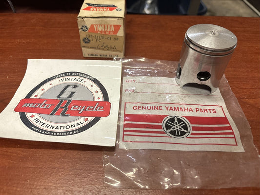NOS Yamaha DT100 PISTON STD 0.98 437-11631-01-98 SUB 437-11631-01-97 Y175