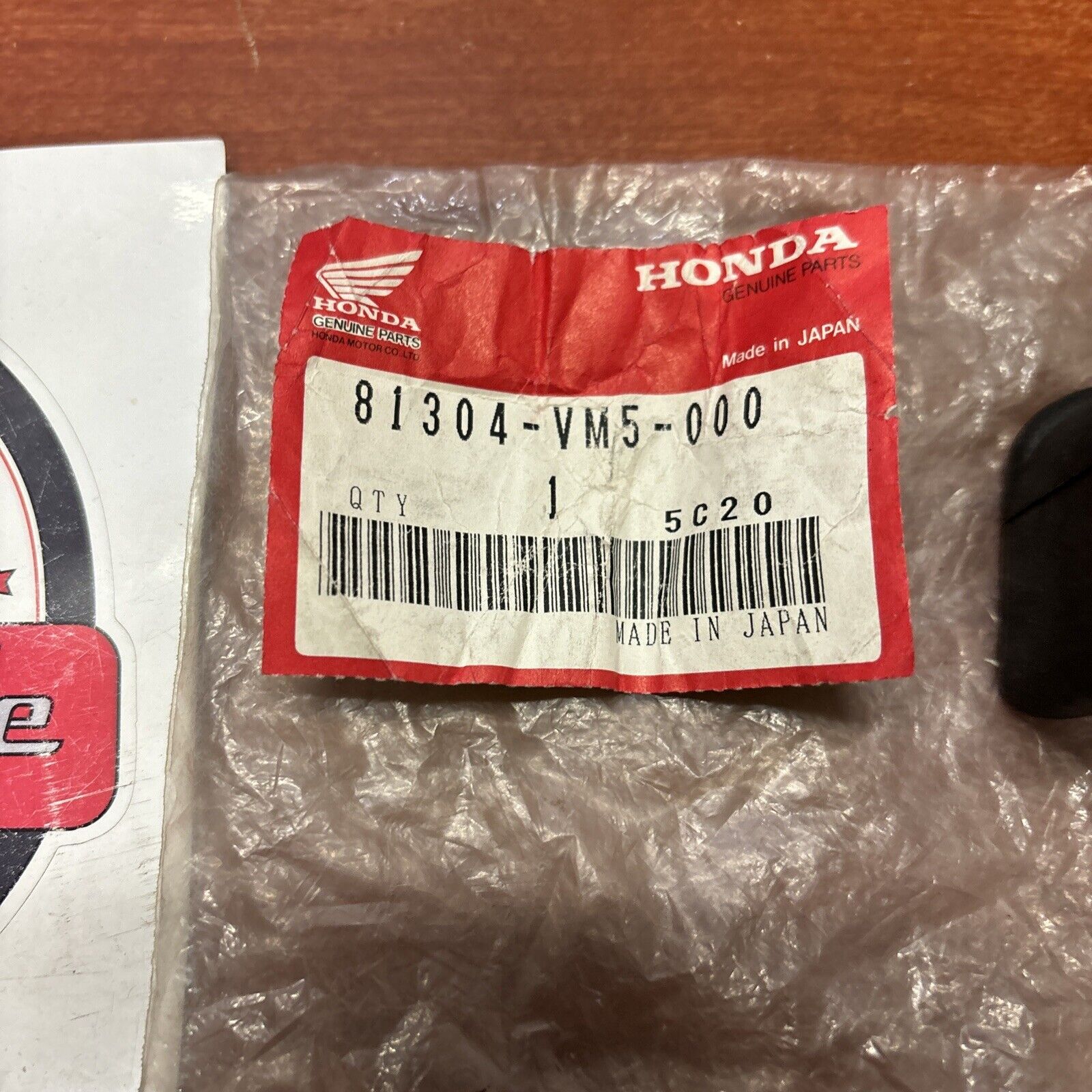 NOS Honda TRX200 TRX200SX TRX250 FRONT CARRIER RUBBER 81304-VM5-000 H165