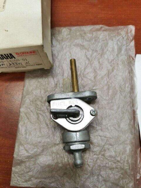 NOS Yamaha FUEL COCK 498-24500-01-00 SUB 214-24500-00-00 214-24500-01-00 Y118