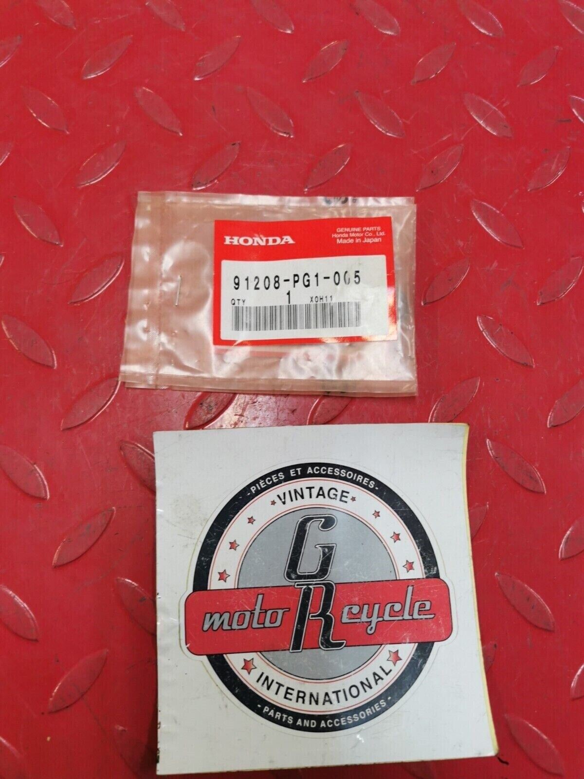 NOS Honda DUST SEAL (18X23X4) 91208-PG1-005 H25
