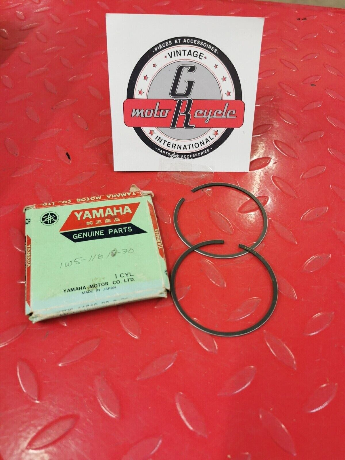 NOS YAMAHA IT250 1977 - 1981 PISTON RING SET O/S 0.75 1W5-11610-30-00 Y51