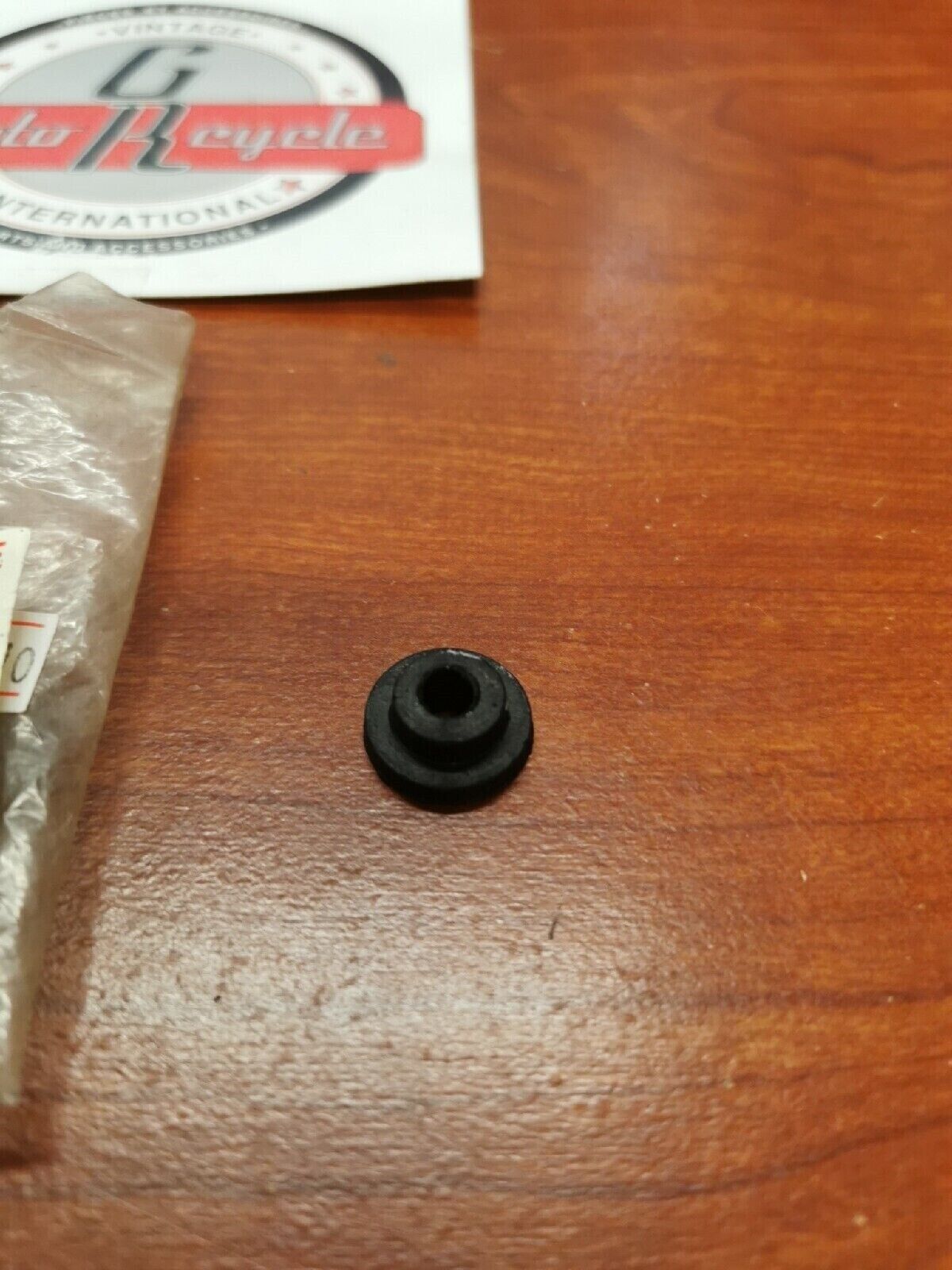 NOS Yamaha METER DAMPER 1M1-83526-00-00 Y70